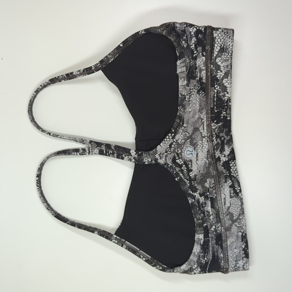 LIKE NEW 🍋 Lululemon Flow Y Nulu Sports Bra Size 6 - Picture 2 of 2